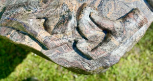 Tisch der Menschheit - Skulptur von Hannes. L. Götz im Bürgerpark Gröbenzell
