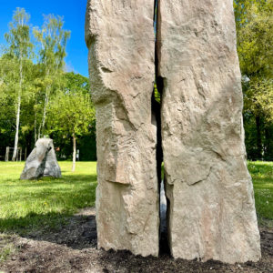 MITEINANDER- Skulptur von Hannes. L. Götz im Bürgerpark Gröbenzell